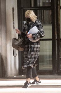      hol130321BZNimage108.jpg