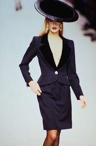 Yves-Saint-Laurent-Fall-1995 (21).jpg