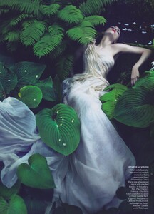 1311553505_Mert__Marcus_US_Vogue_November_2011_10.thumb.jpg.dc2b3b00184c336bf0503a02c04735e1.jpg