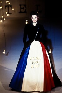 1316422194_JeanCharlesdeCastelbajac1997WomenRTW89.thumb.jpg.de91c2279c51521c306781e4d788e068.jpg