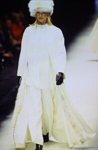 1317837626_gianfranco-ferre-fw-1993(7).thumb.jpg.b9f1eccdf081a06cb4e24c77cd2b0990.jpg