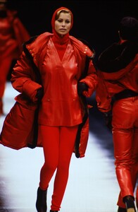 1330419725_gianfranco-ferre-fw-1993(3).thumb.jpg.137795cc39c165903a25a5e085486a6f.jpg