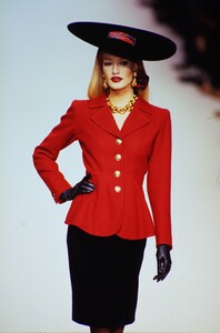 Yves-Saint-Laurent-Fall-1995 (4).jpg