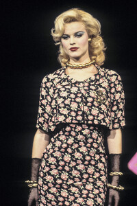 1347739853_BetseyJohnson1996WomenRTW36.thumb.jpg.332007db4e65d76643a33683d5fbb60f.jpg