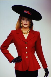 Yves-Saint-Laurent-Fall-1995 (7).jpg