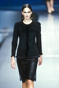 142002106_Valentino1998WomenRTW69.thumb.jpg.1455f812ce30c1e53cfffe04c3bbce23.jpg