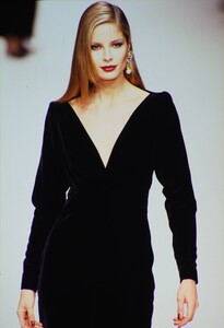 Yves-Saint-Laurent-Fall-1995 (31).jpg