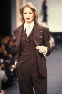 1438580087_RalphLauren1995WomenRTW41.thumb.jpg.8c945bf53e4c462d49017245edc229de.jpg