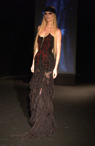 1450576643_GianniVersace2003HauteCouture4.thumb.jpg.c4fffeefe1bc4cdceaf409736a44fef5.jpg