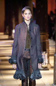 1470058311_RomeoGigli2000WomenRTW43.thumb.jpg.d7ae4ec5da8f70c793fa5d113dcc4e6f.jpg