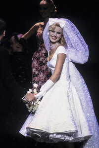 149317449_BetseyJohnson1996WomenRTW105.thumb.jpg.b0f757b518f5737f313d687540468941.jpg