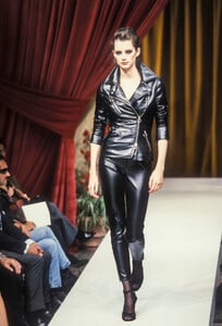 1494048902_Moschino1998WomenRTW85.thumb.jpg.df285ef4ddb933c66e6a5b280bd29be4.jpg