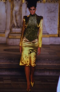 1500017288_GivenchyCoutureSpring1997(8).thumb.jpg.97b45ad45f8b80b4f3ddbcf51368805a.jpg