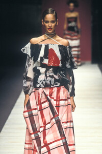 1519480340_ChristianLacroix1997WomenRTW99.thumb.jpg.09ec9435c4e6a2c300caf7f774376879.jpg