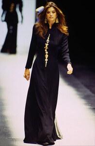 1527002684_gianfranco-ferre-fw-1993(8).thumb.jpg.c5b9a49a03754fb4431468e5f81fd6df.jpg