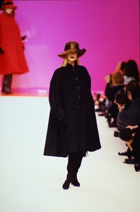 Yves-Saint-Laurent-Fall-1995 (2).jpg