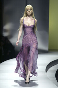 1576068932_Versace2003WomenRTW93.thumb.jpg.5fa4ddef0265a2b28ecc623d3690d2d7.jpg