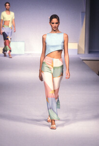 1577231937_LauraBiagiotti1997WomenRTW55.thumb.jpg.52871211d438a4872c4e2a0f68ffe613.jpg