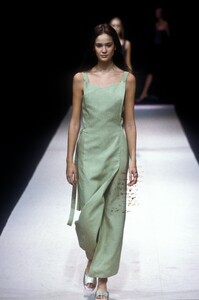 1600809548_HerveLeger1999WomenRTW90.thumb.jpg.0a7706dbb677e4c65a25d44828ddb689.jpg