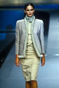 1620231922_Valentino1998WomenRTW40.thumb.jpg.b296c2c61ea6ddf4d8ec27c1d83c2889.jpg