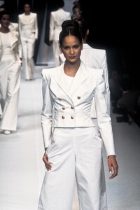 1657314367_HerveLeger1997WomenRTW95.thumb.jpg.6a2581f2b2d790ad4e85e99c34be5d1e.jpg