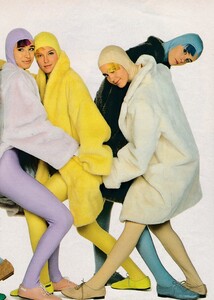 Elle France 29th October 1984, Jouez Le Faux, Olivero Toscani 02.jpg