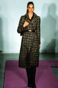 1783577700_DKNY2000WomenRTW54.thumb.jpg.83d4af4863f32b0912ff092e837c50d3.jpg