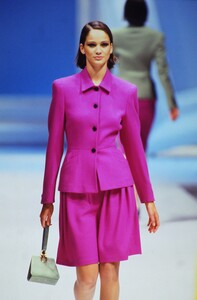 1817199239_salvatore-ferragamo-fw-1995(1).thumb.jpg.3484dbaae535b5068542c6edab45a97b.jpg