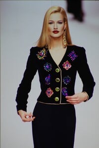 Yves-Saint-Laurent-Fall-1995 (40).jpg