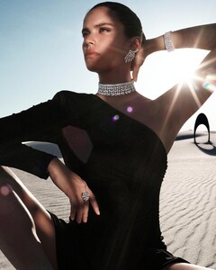 Model wears Graff Gateway diamond jewels from the Tribal collection in a dessert.jpg