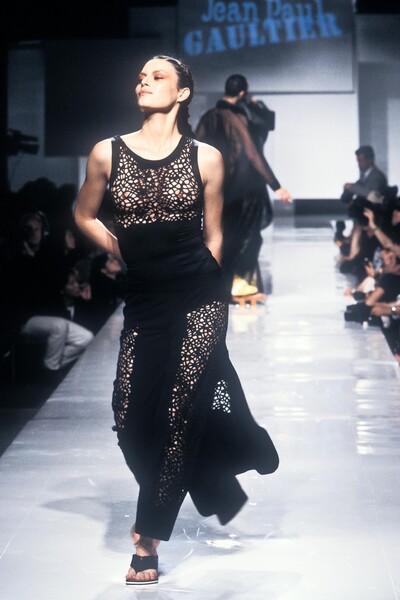 1863473045_JeanPaulGaultier1996WomenRTW14.thumb.jpg.88a04395cb65640b6e8eff3d82077df0.jpg