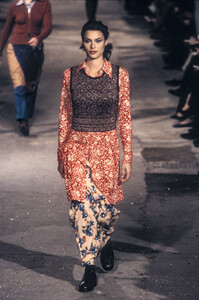 1870070228_DriesVanNoten1996WomenRTW4.thumb.jpg.732cc07b888558f09afbb277b742b727.jpg