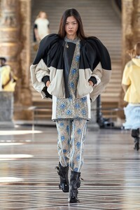 Mika Schneider Louis Vuitton Fall 2021 RTW PFW 1.jpg