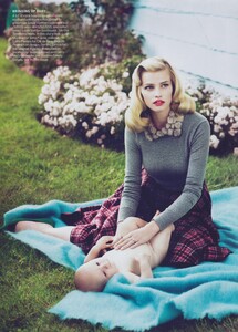 1881574277_Mert__Marcus_US_Vogue_September_2010_12.thumb.jpg.73518efc26f4edc3f85b7f03d444ec42.jpg