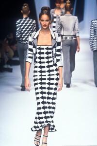 1886811233_HerveLeger1997WomenRTW11.thumb.jpg.f0cbd3b34d48bdb71ac5fc4054a0b268.jpg