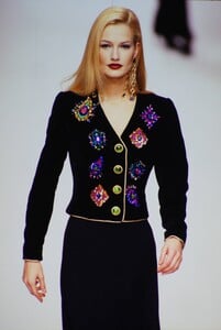 Yves-Saint-Laurent-Fall-1995 (42).jpg