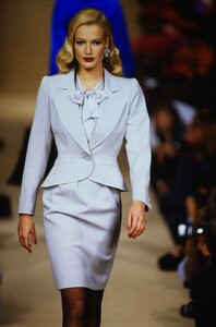 1914378767_ysl-hc-ss-1995(1).thumb.jpg.cf3f7a20af2e009874c36fde17aa21df.jpg