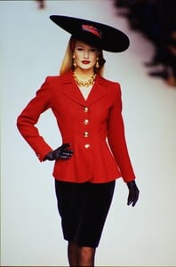 Yves-Saint-Laurent-Fall-1995 (8).jpg