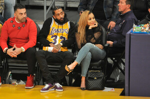 Lauren+London+Celebrities+Los+Angeles+Lakers+ZUmDPmiIGlix.jpg