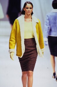 1960388066_salvatore-ferragamo-fw-1995(3).thumb.jpg.b553cd56fef25bfd8dd0fdba7dc53a4f.jpg