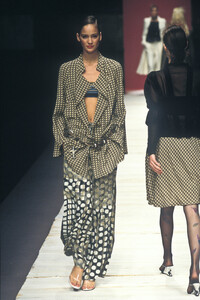 1982574538_ChristianLacroix1997WomenRTW113.thumb.jpg.1f055e31b10ae194f095af8d30a90a6b.jpg