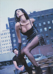 1993-3-Vogue-UK-YG-4.jpg