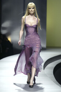 2071383585_Versace2003WomenRTW94.thumb.jpg.7d0eab9ea97cd82b967c1678b8e3442e.jpg