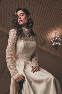 Kelly+shrug+Moira+Hughes+Couture+bridal+lace+04_8904.jpg