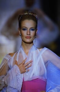 2091060732_ChristianDiorCoutureSpring1995(27).thumb.jpg.6c0ad38c7257ca87e837630d57354af2.jpg