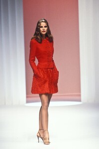 2102945829_Valentino1995WomenRTW3.thumb.jpg.46b22206fc621d5b15504b6a9a29904b.jpg