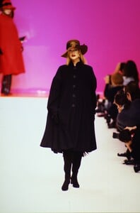 Yves-Saint-Laurent-Fall-1995 (3).jpg