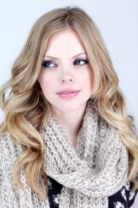 2439111_dreama-walker_1.jpeg