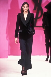 248031682_YvesSaintLaurent1998WomenRTW33.thumb.jpg.b9e3ac9c402c14df7e3cb4faadeb094f.jpg