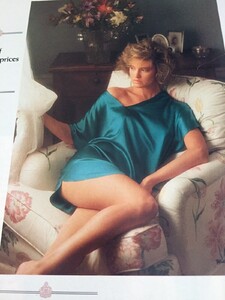 Vintage-Victorias-Secret-Private-Sale-Lingerie-Catalog-1985-_57 (1).jpg